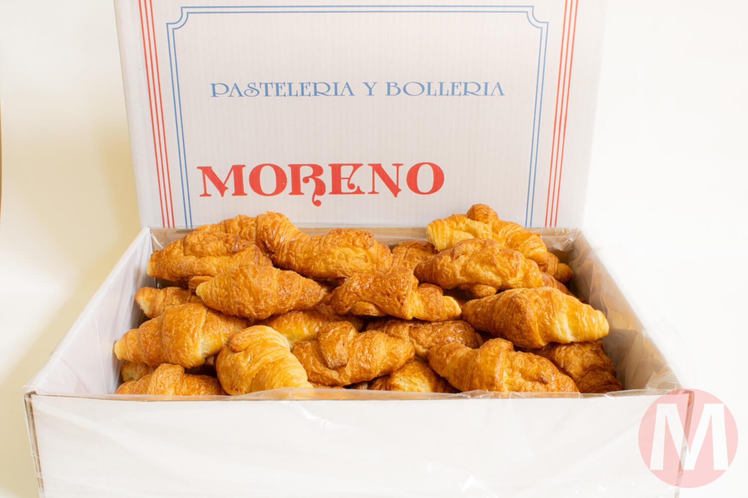 Caja con croissants pequeños