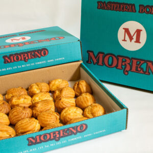 Caja con palos rellenos de crema
