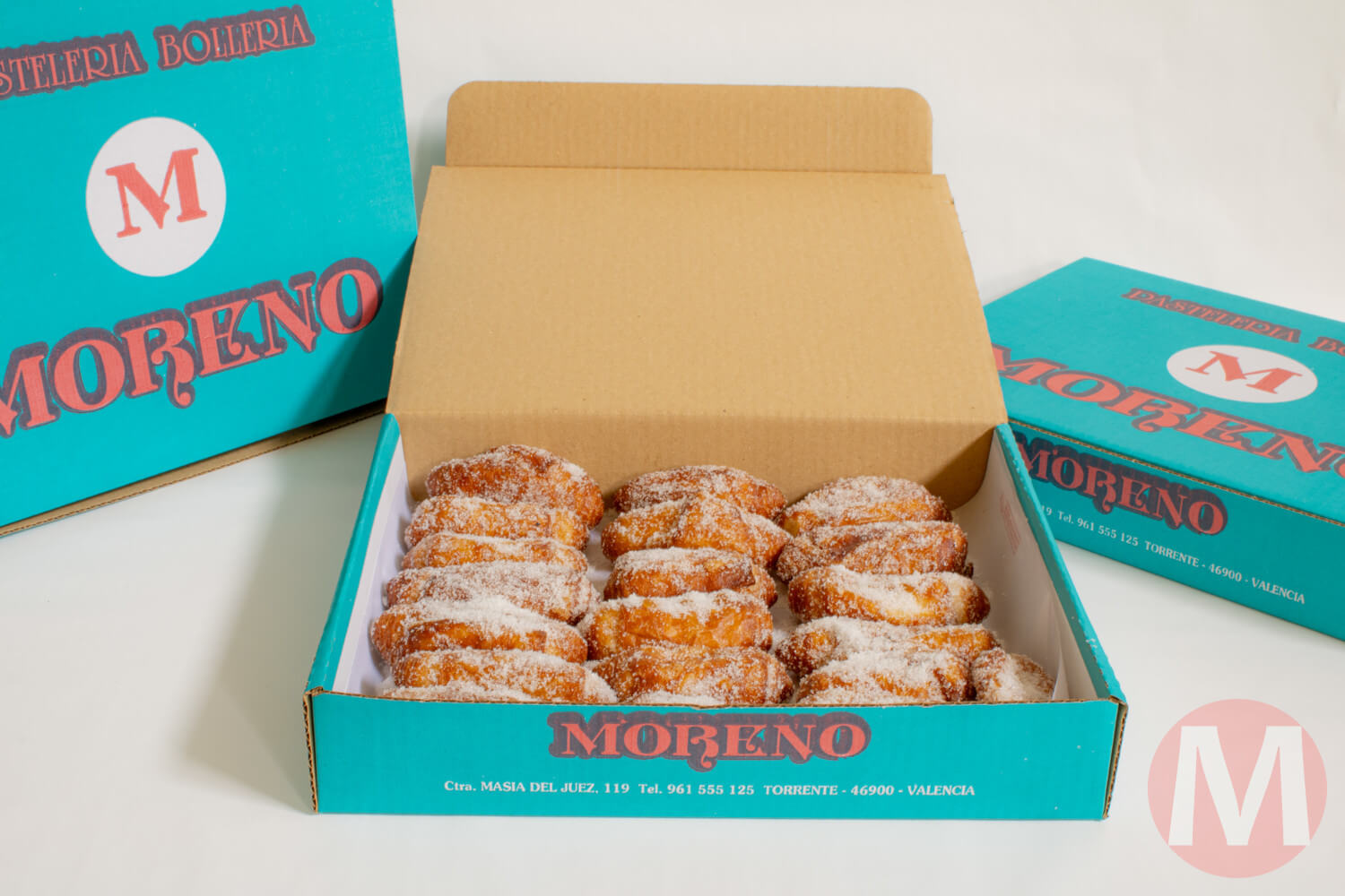 Caja con susús rellenos de crema